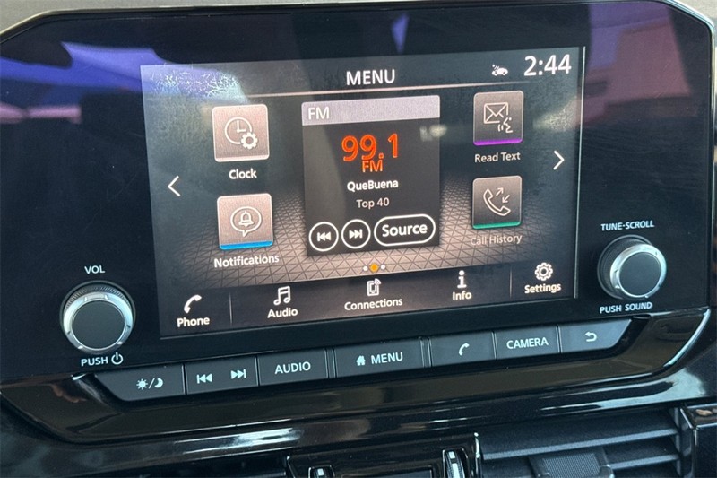 Nissan Pathfinder Vehicle Full-screen Gallery Image 17