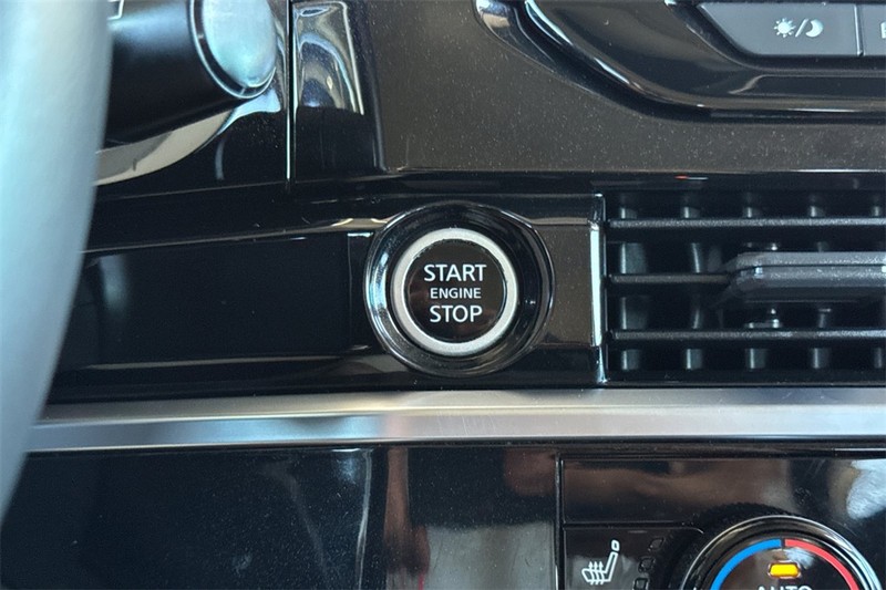 Nissan Pathfinder Vehicle Full-screen Gallery Image 21
