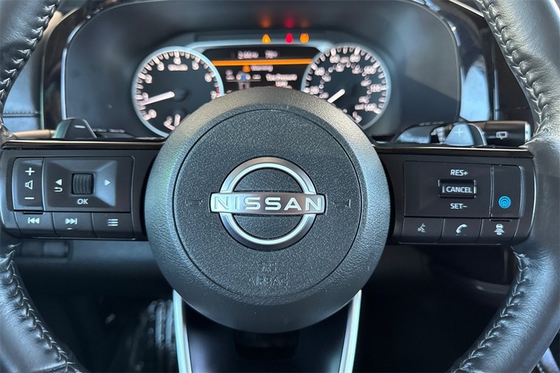 Nissan Pathfinder Vehicle Full-screen Gallery Image 22
