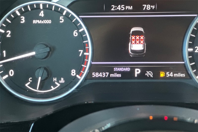 Nissan Pathfinder Vehicle Full-screen Gallery Image 24