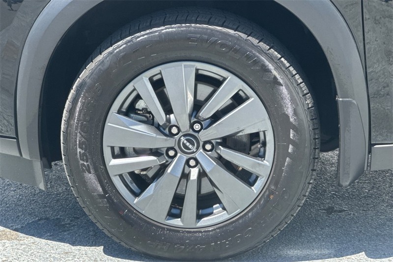 Nissan Pathfinder Vehicle Full-screen Gallery Image 25
