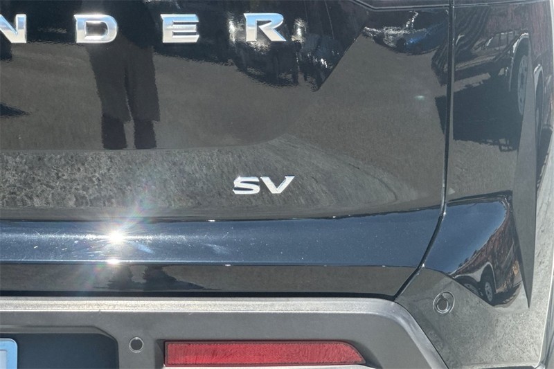 Nissan Pathfinder Vehicle Full-screen Gallery Image 26
