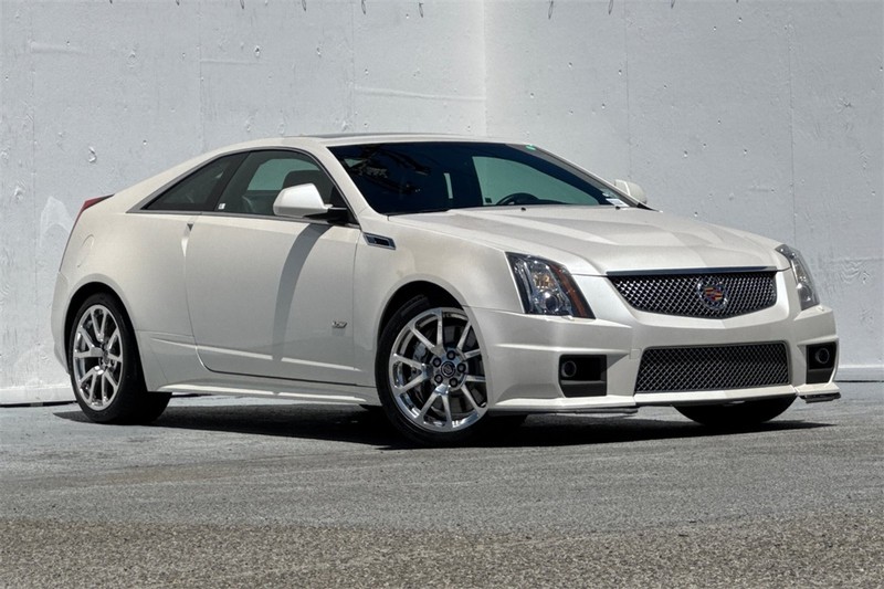 Cadillac CTS-V Coupe Vehicle Full-screen Gallery Image 02