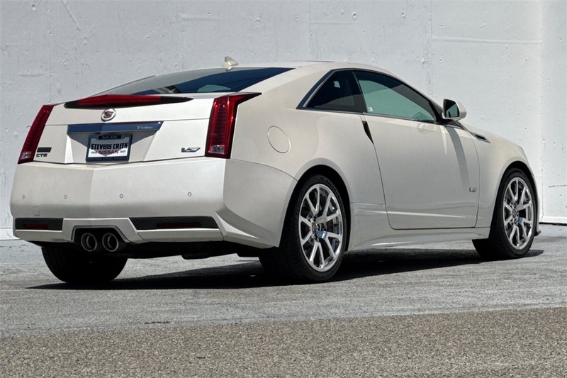 Cadillac CTS-V Coupe Vehicle Full-screen Gallery Image 04