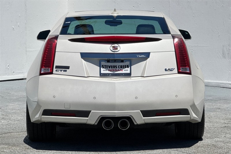Cadillac CTS-V Coupe Vehicle Full-screen Gallery Image 05