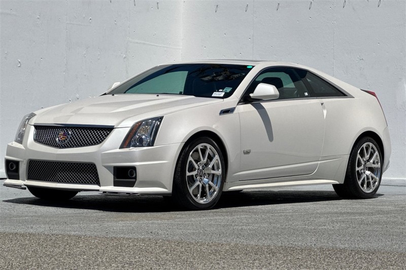 Cadillac CTS-V Coupe Vehicle Full-screen Gallery Image 08