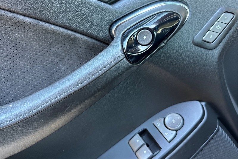 Cadillac CTS-V Coupe Vehicle Full-screen Gallery Image 11