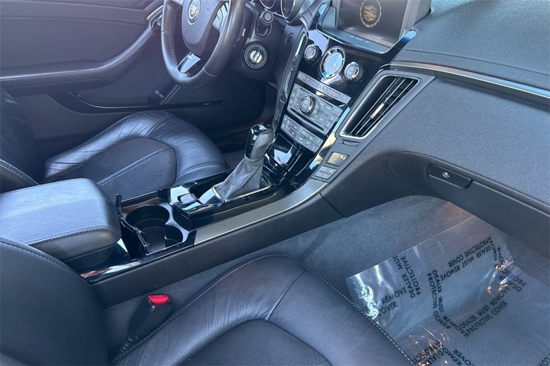 Cadillac CTS-V Coupe Vehicle Full-screen Gallery Image 15