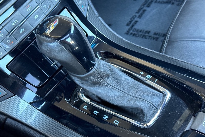 Cadillac CTS-V Coupe Vehicle Full-screen Gallery Image 21