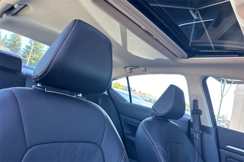 Nissan Altima Vehicle Full-screen Gallery Image 16