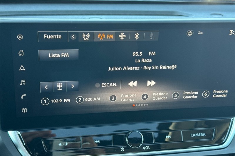 Nissan Altima Vehicle Full-screen Gallery Image 17