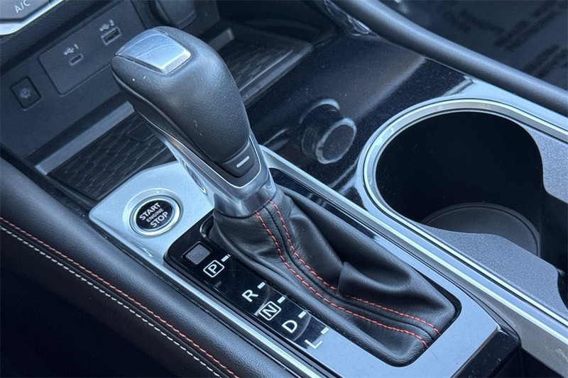 Nissan Altima Vehicle Full-screen Gallery Image 21
