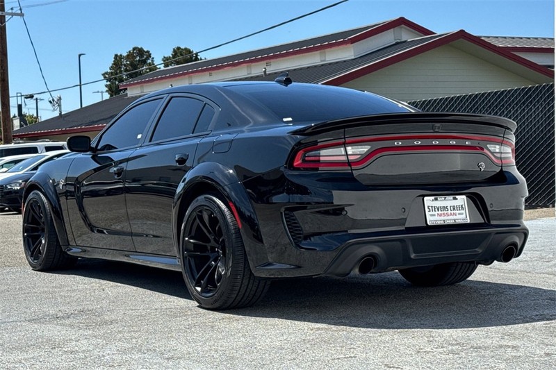 Dodge Charger Vehicle Full-screen Gallery Image 06