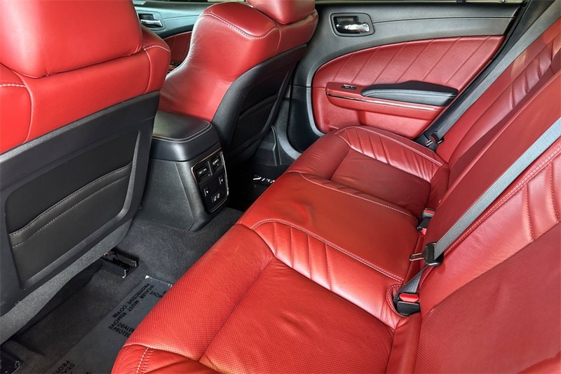Dodge Charger Vehicle Full-screen Gallery Image 12