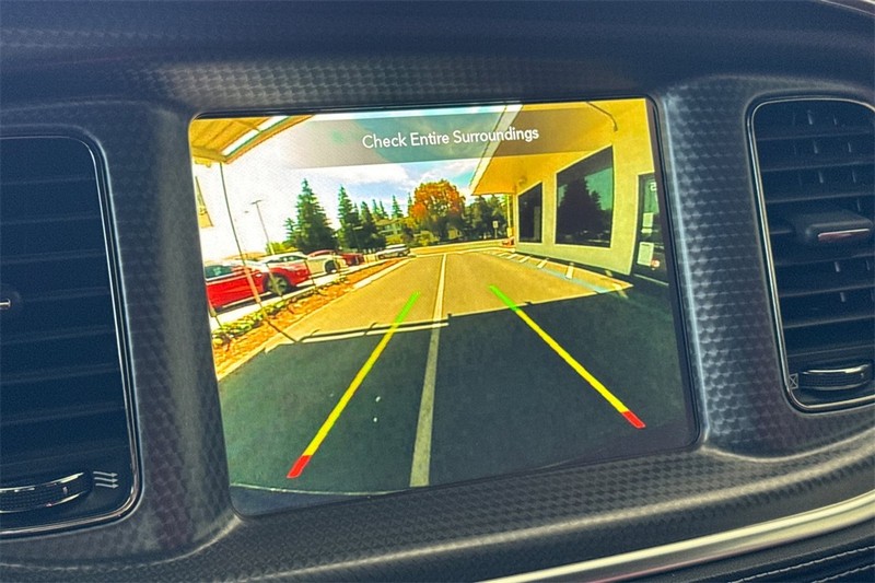 Dodge Charger Vehicle Full-screen Gallery Image 18