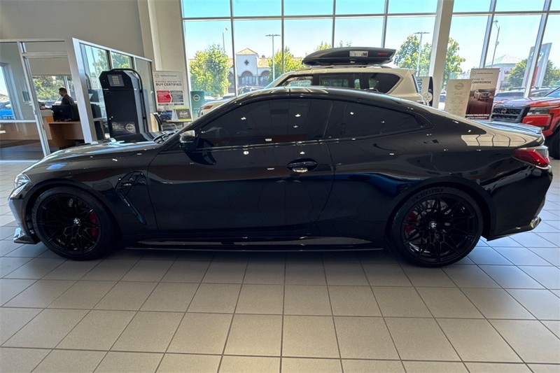 BMW M4 Vehicle Full-screen Gallery Image 07