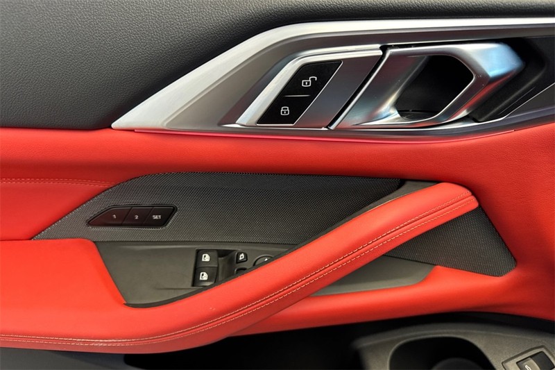 BMW M4 Vehicle Full-screen Gallery Image 11