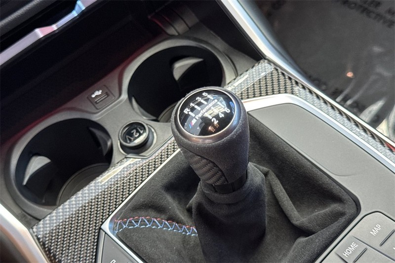 BMW M4 Vehicle Full-screen Gallery Image 20