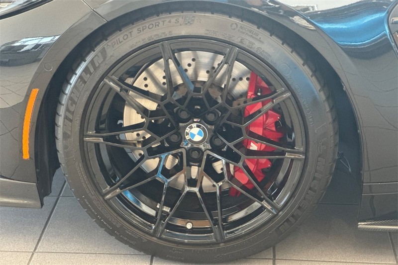 BMW M4 Vehicle Full-screen Gallery Image 25