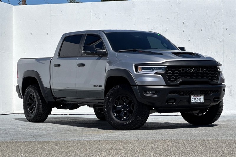 Ram 1500 Vehicle Full-screen Gallery Image 02