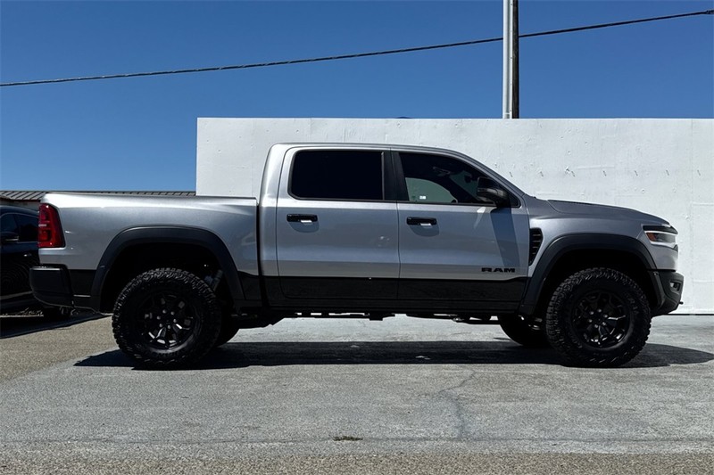 Ram 1500 Vehicle Full-screen Gallery Image 03
