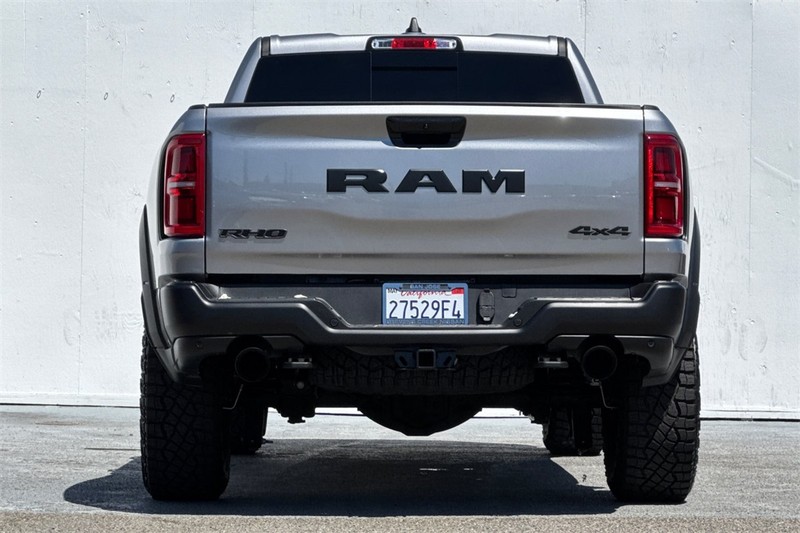 Ram 1500 Vehicle Full-screen Gallery Image 05