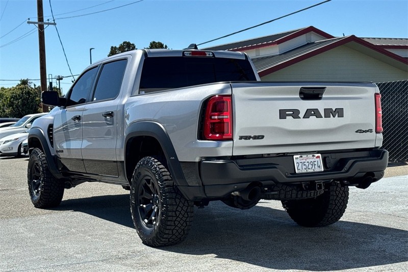 Ram 1500 Vehicle Full-screen Gallery Image 06
