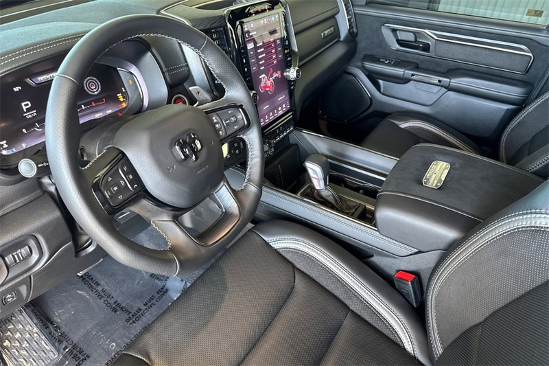 Ram 1500 Vehicle Full-screen Gallery Image 10