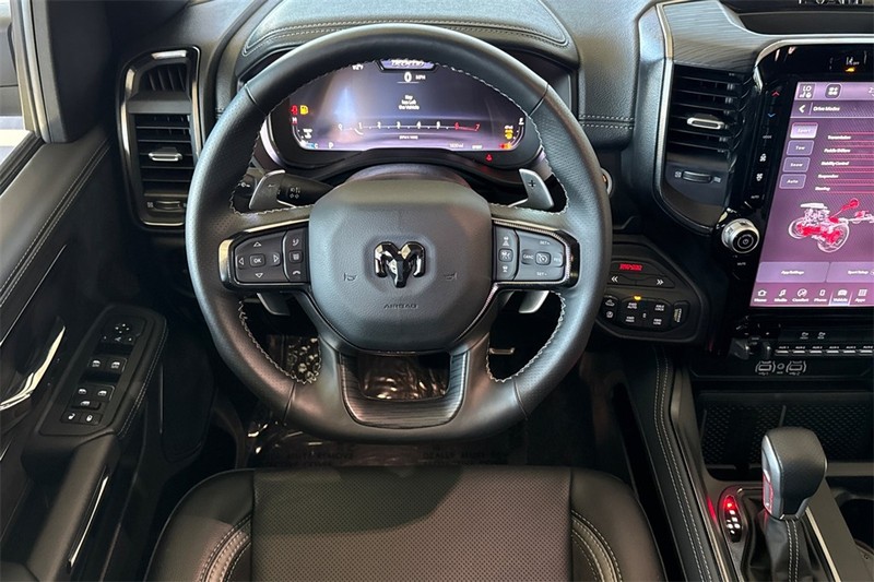 Ram 1500 Vehicle Full-screen Gallery Image 14