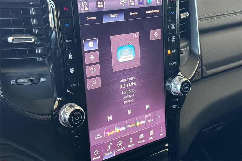 Ram 1500 Vehicle Full-screen Gallery Image 17