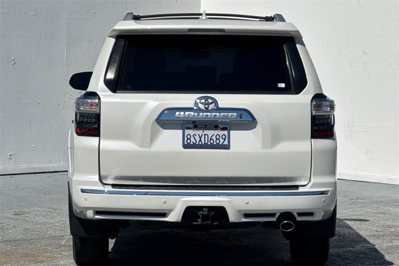 Toyota 4Runner Vehicle Full-screen Gallery Image 05