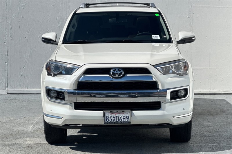 Toyota 4Runner Vehicle Full-screen Gallery Image 09