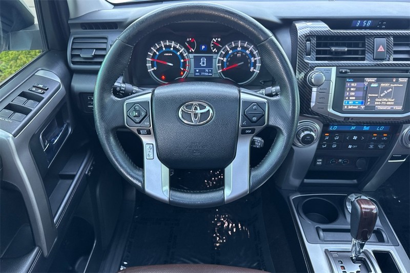 Toyota 4Runner Vehicle Full-screen Gallery Image 14