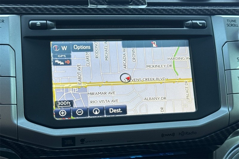 Toyota 4Runner Vehicle Full-screen Gallery Image 19
