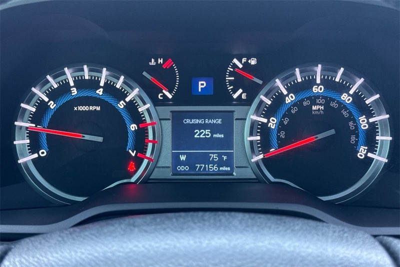 Toyota 4Runner Vehicle Full-screen Gallery Image 25