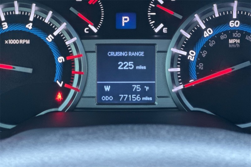 Toyota 4Runner Vehicle Full-screen Gallery Image 26