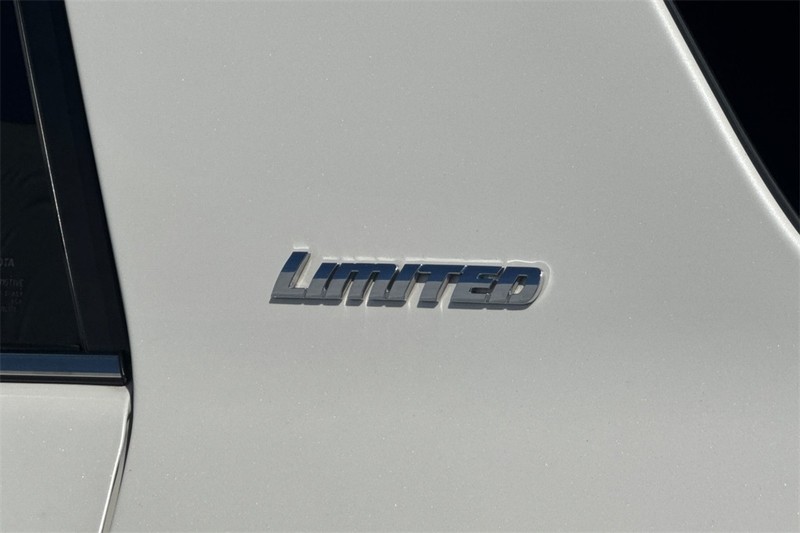 Toyota 4Runner Vehicle Full-screen Gallery Image 28