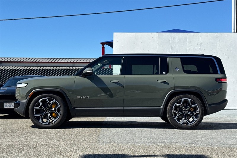 Rivian R1S Vehicle Full-screen Gallery Image 07