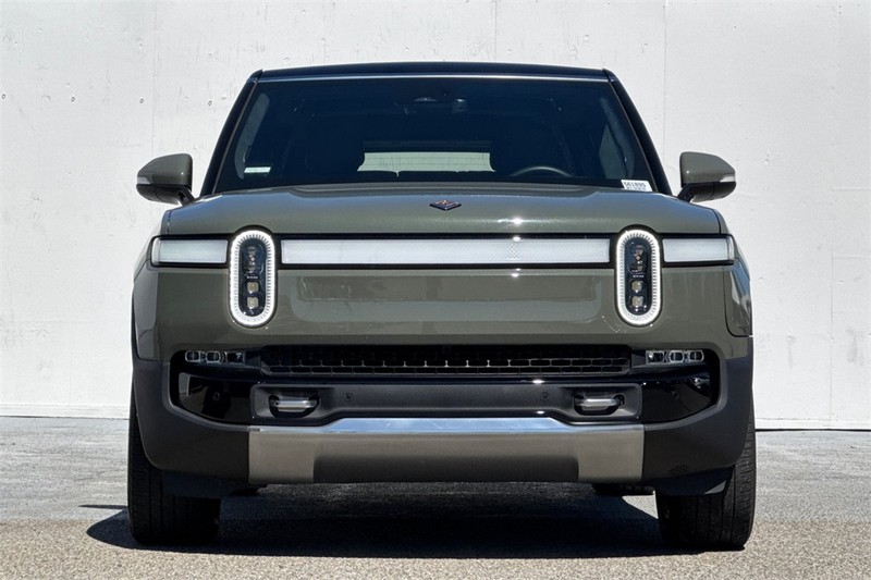 Rivian R1S Vehicle Full-screen Gallery Image 09