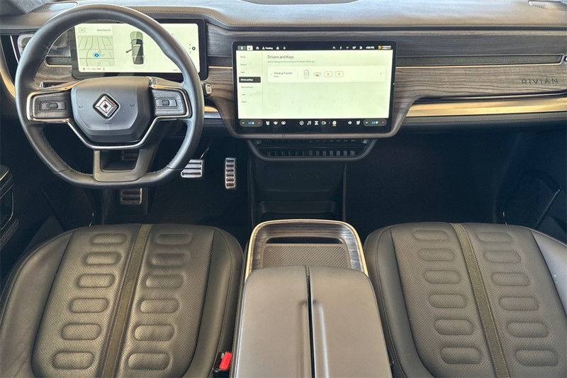 Rivian R1S Vehicle Full-screen Gallery Image 13