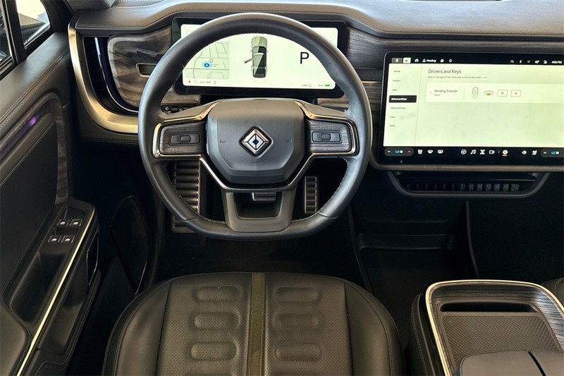 Rivian R1S Vehicle Full-screen Gallery Image 14