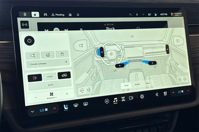 Rivian R1S Vehicle Full-screen Gallery Image 20