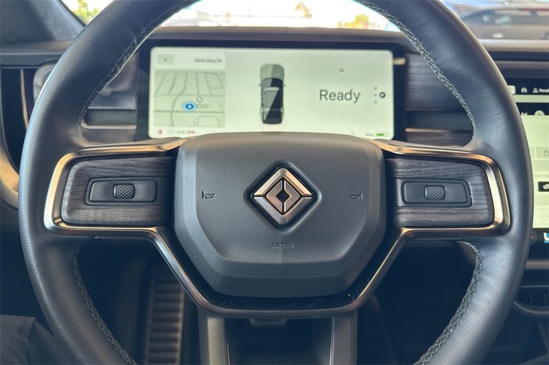 Rivian R1S Vehicle Full-screen Gallery Image 22