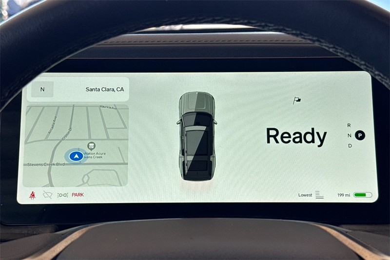 Rivian R1S Vehicle Full-screen Gallery Image 23