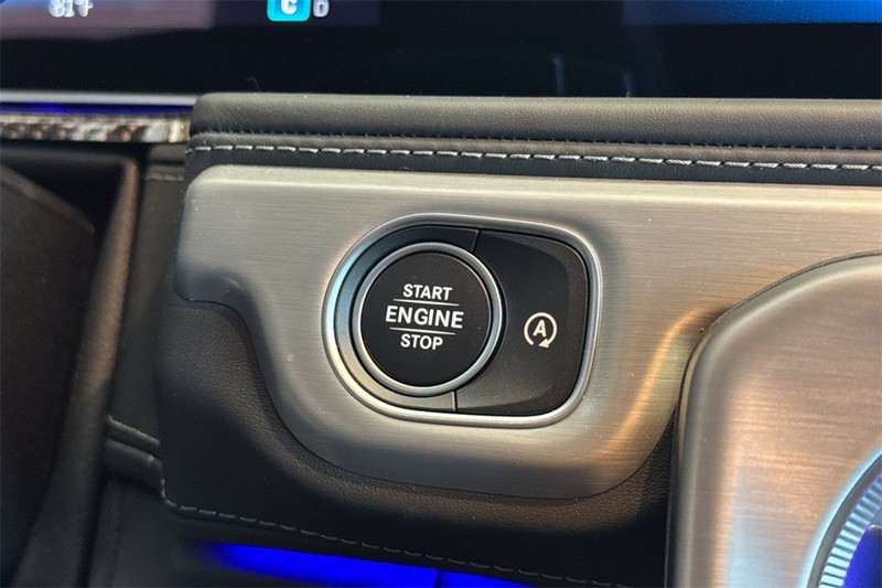 Mercedes-Benz G-Class Vehicle Full-screen Gallery Image 19