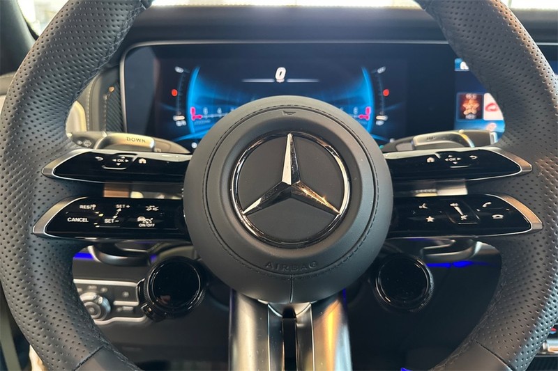 Mercedes-Benz G-Class Vehicle Full-screen Gallery Image 20