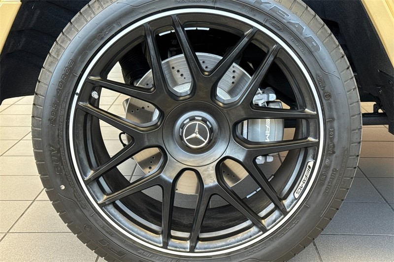 Mercedes-Benz G-Class Vehicle Full-screen Gallery Image 23