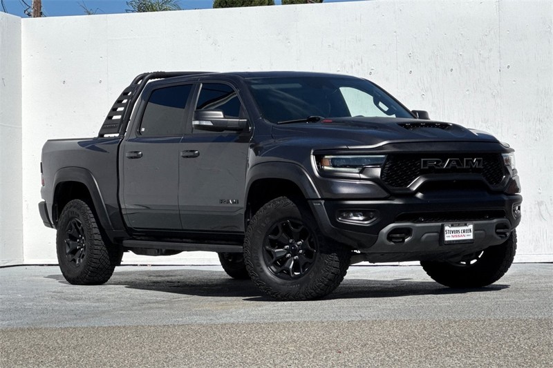 Ram 1500 Vehicle Full-screen Gallery Image 02