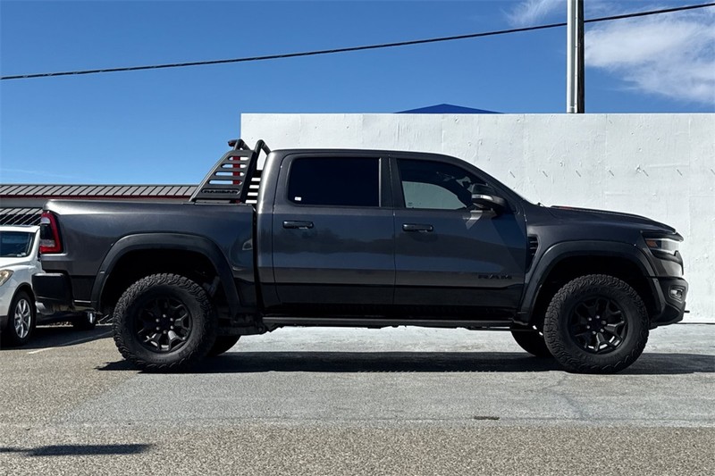Ram 1500 Vehicle Full-screen Gallery Image 03