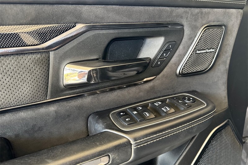 Ram 1500 Vehicle Full-screen Gallery Image 11